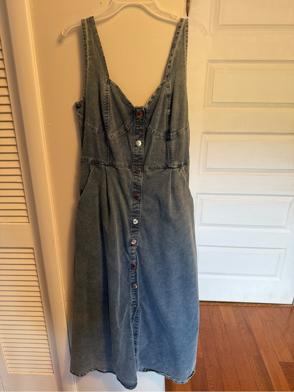 Amazon Sleeveless Button-Front Denim Maxi Dress in Faded Blue - Picture 2 of 7